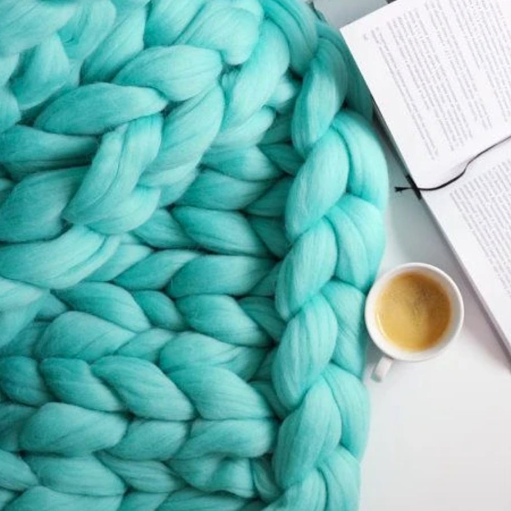 SoftLoop – Coperta Intrecciata a Mano in Stile Moderno per Relax e Arredo Elegante