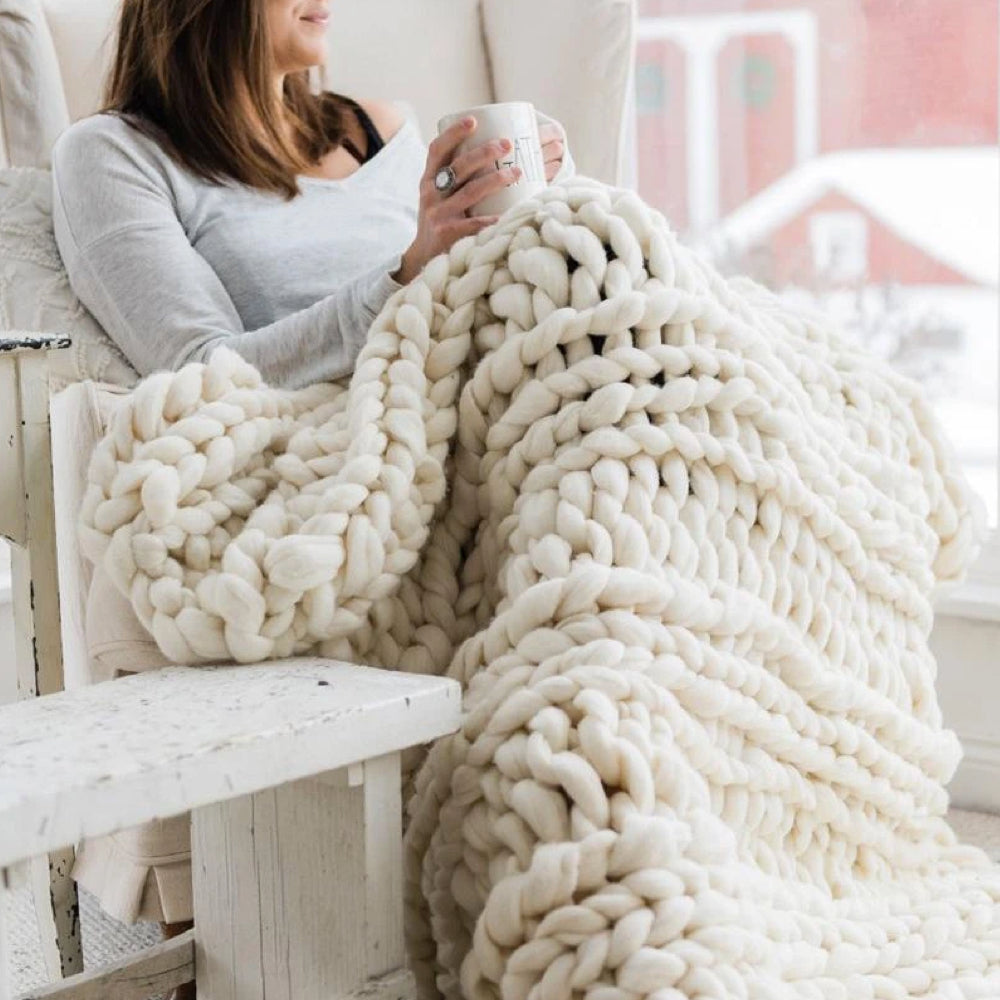 SoftLoop – Coperta Intrecciata a Mano in Stile Moderno per Relax e Arredo Elegante