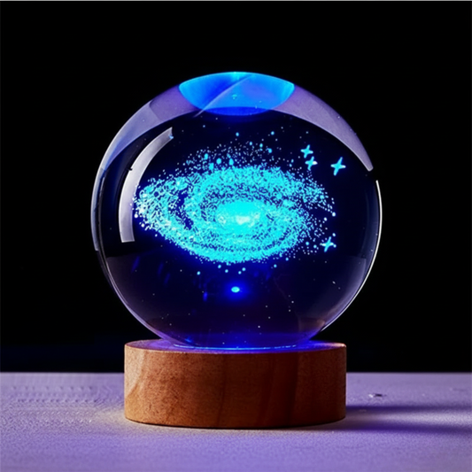 CosmoLight – Lampada Notturna Decorativa con Sfera Galattica e Base in Legno Elegante