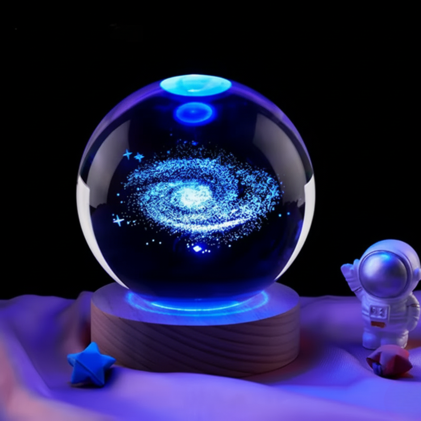 CosmoLight – Lampada Notturna Decorativa con Sfera Galattica e Base in Legno Elegante