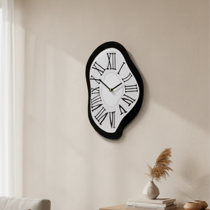 TimeTwist – Orologio da Parete Creativo con Numeri Romani in Stile Artistico Moderno