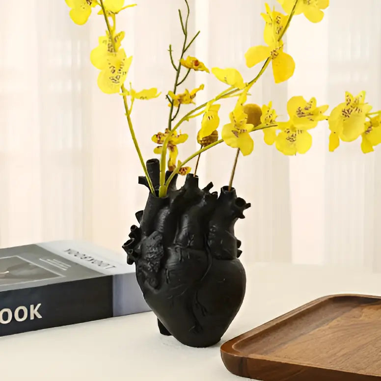 CuoreVivo – Vaso Decorativo Moderno a Forma di Cuore Anatomico per Fiori e Arredo Interni