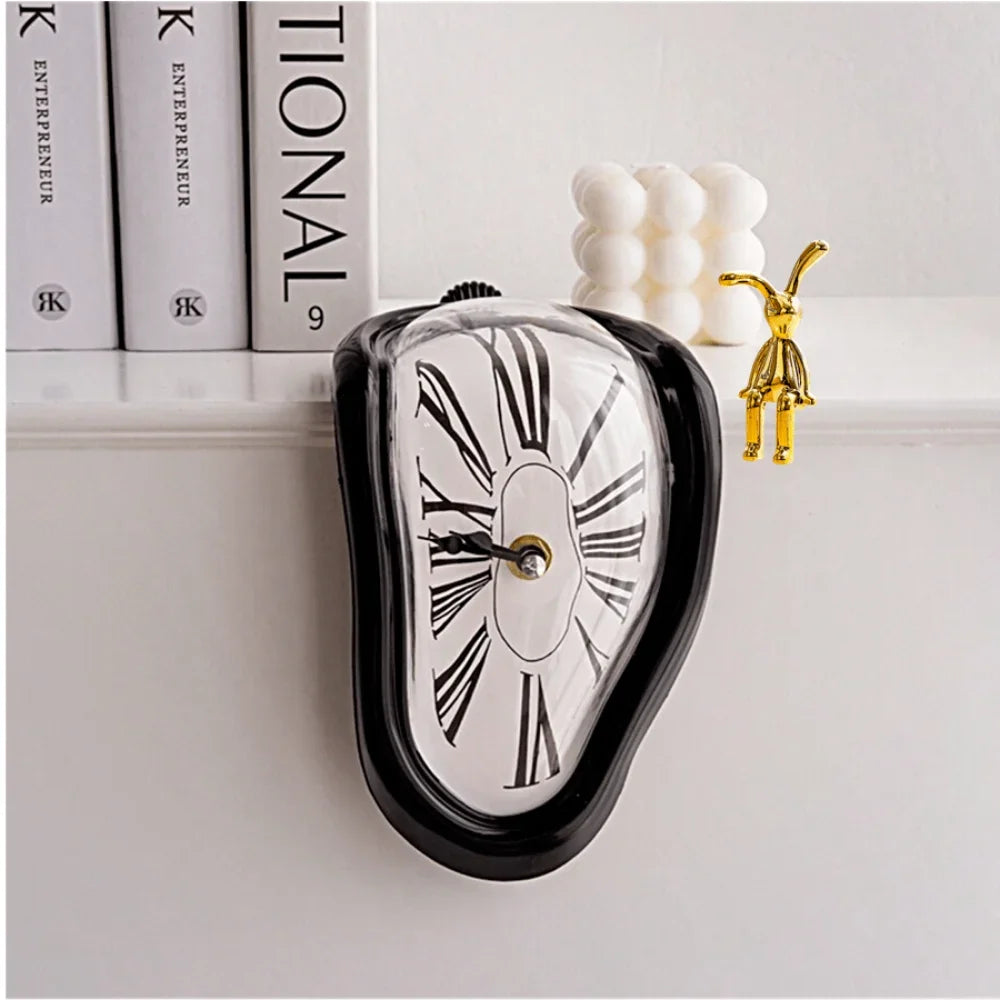 Orologio da parete TimeMelt surrealista a goccia, vista frontale