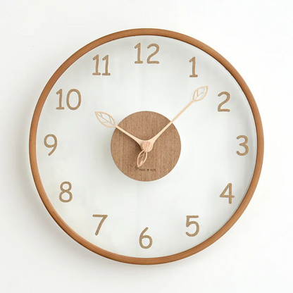 Orologio da parete WoodHush su parete chiara