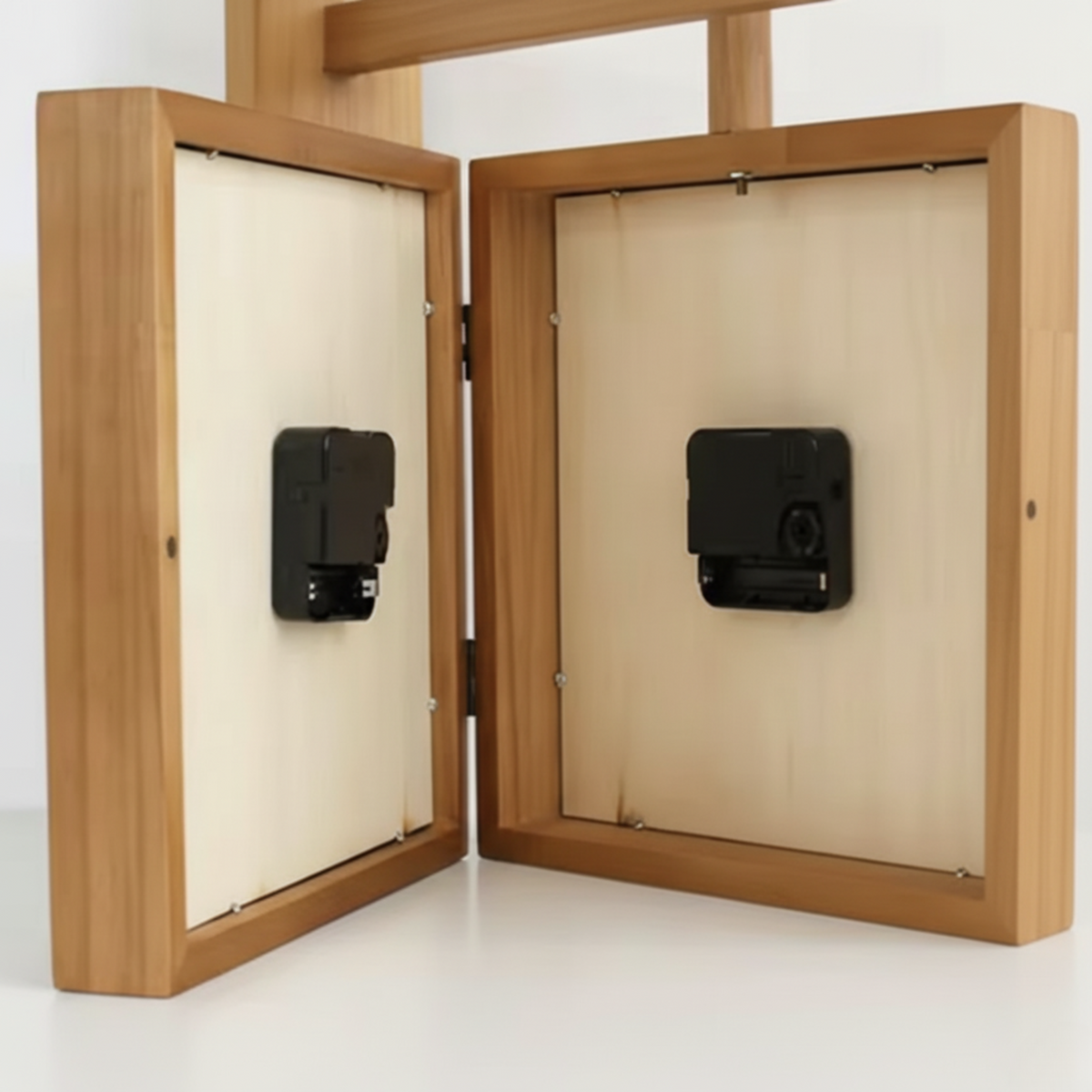 Orologio da parete WoodSpin in ambiente moderno