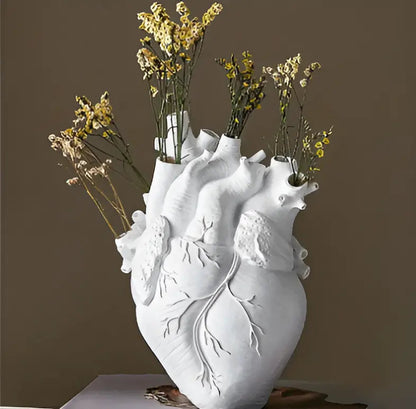 CuoreVivo – Vaso Decorativo Moderno a Forma di Cuore Anatomico per Fiori e Arredo Interni